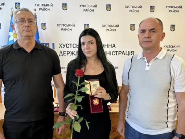 У Хусті родинам полеглих Героїв вручили посмертні нагороди15