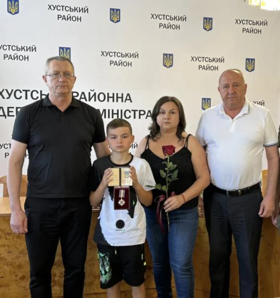 У Хусті родинам полеглих Героїв вручили посмертні нагороди10