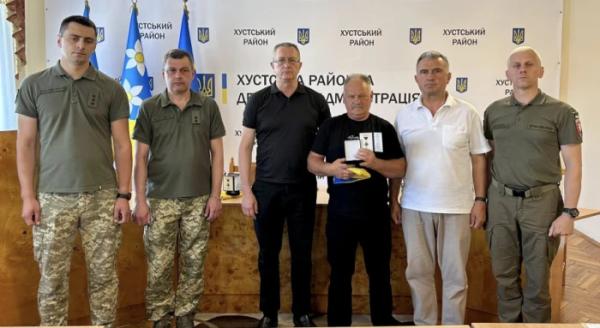 У Хусті родинам полеглих Героїв вручили посмертні нагороди2