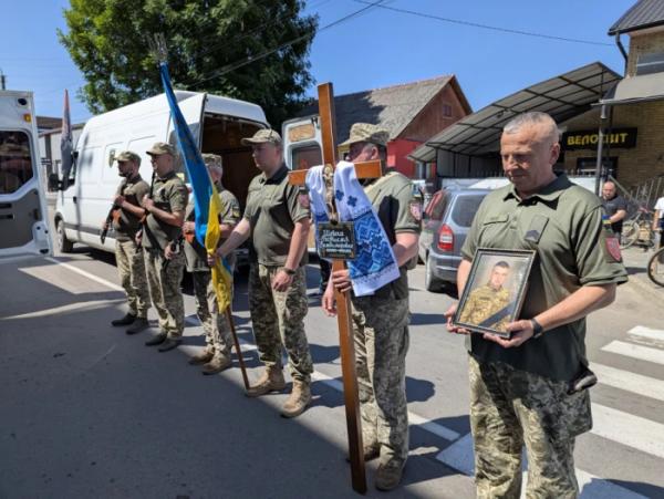 У Ковелі попрощалися із захисником Ростиславом Шевчиком8