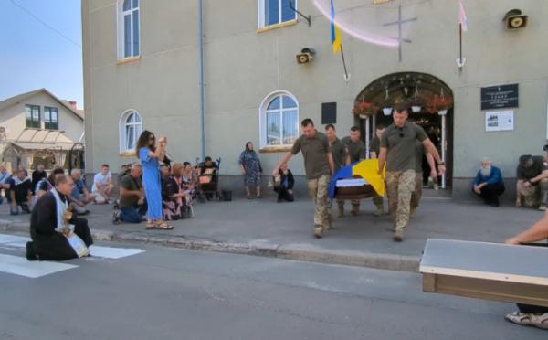 У Ковелі попрощалися із захисником Ростиславом Шевчиком10