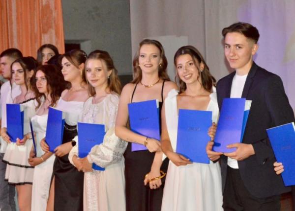 У Ковелі відбувся випускний 2025 у медичному коледжі12