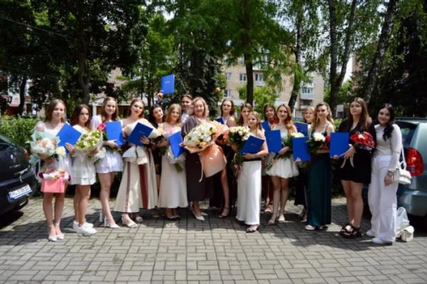 У Ковелі відбувся випускний 2025 у медичному коледжі5