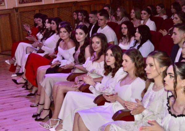 У Ковелі відбувся випускний 2025 у медичному коледжі8