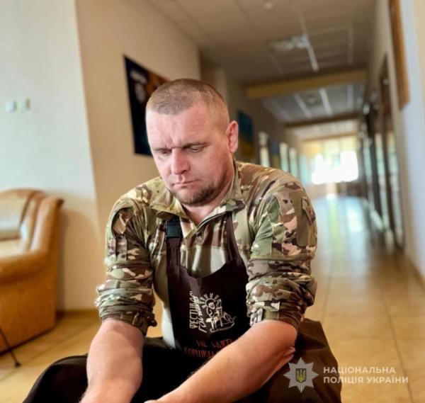 У лікарні на Волині для поранених бійців стрілецького батальйону поліції організували майстер-клас з гончарства8
