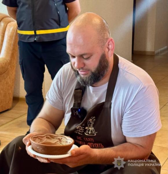У лікарні на Волині для поранених бійців стрілецького батальйону поліції організували майстер-клас з гончарства7