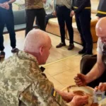 У лікарні на Волині для поранених бійців стрілецького батальйону поліції організували майстер-клас з гончарства