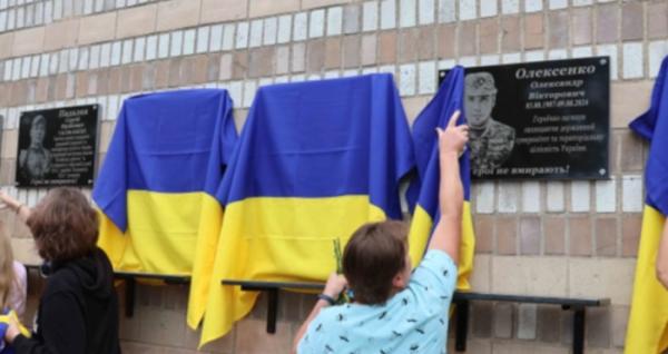 ВІдкриття меморіальних дощок у Лохвцькій громаді. Фото: Лохвицька міська рада
