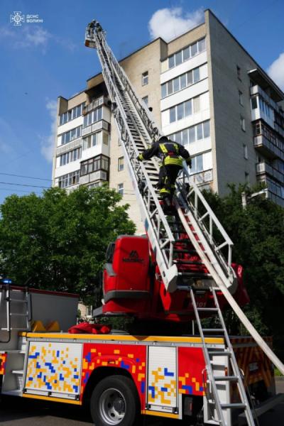 У Луцьку горіла квартира у багатоповерхівці3