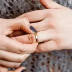 У Луцьку рятувальники зняли жінці каблучку, що перетиснула палець