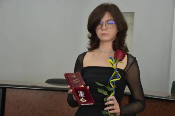 У Луцьку родинам загиблих військових вручили посмертні державні нагороди13