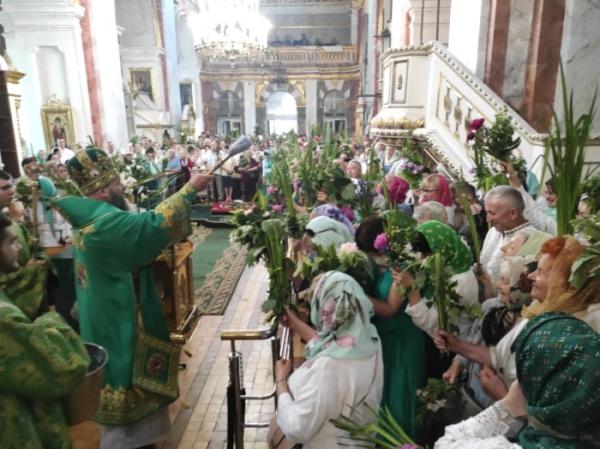 У Луцьку відзначили День Святої Трійці13