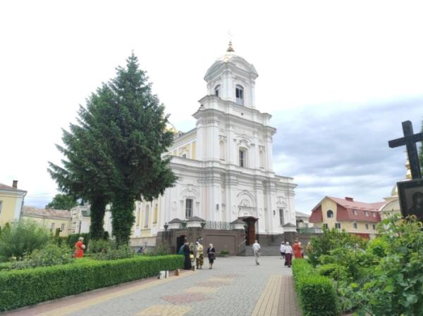 У Луцьку відзначили День Святої Трійці1