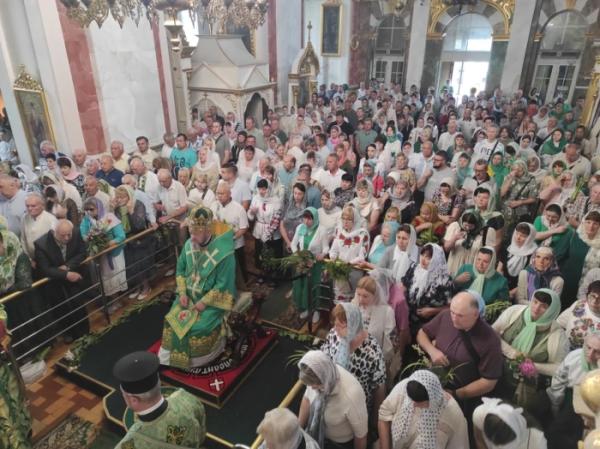 У Луцьку відзначили День Святої Трійці8