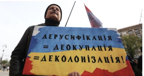 Фото ілюстративне. Пікет під Київською міською радою на підтримку проєкту рішення про застосування української мови у сфері обслуговування. Київ, 20 квітня 2017 року. Джерело: Радіо Свобода