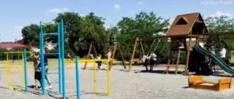 У Миролюбівській громаді відкрили новий дитячий майданчик