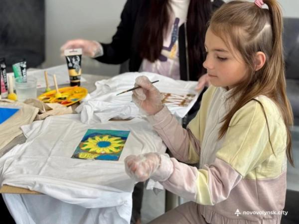 У Нововолинську до Дня батька відбувся творчий захід для ветеранів та їхніх дітей12