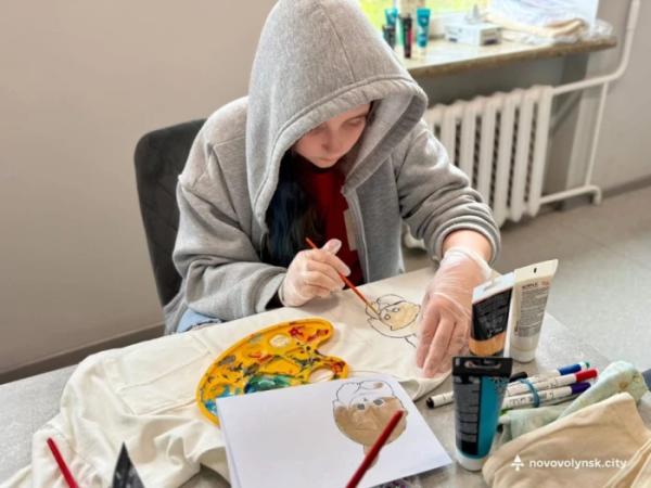 У Нововолинську до Дня батька відбувся творчий захід для ветеранів та їхніх дітей15
