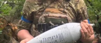 У Нововолинську попрощалися з поліцейським-добровольцем: побратими відповіли ворогу