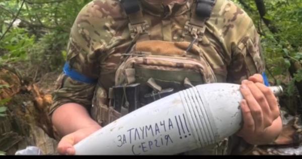 У Нововолинську попрощалися з поліцейським-добровольцем: побратими відповіли ворогу