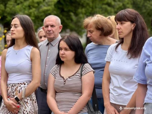 У Нововолинську відкрили меморіальні дошки загиблим Захисникам, які працювали в Центрі дитячої творчості9