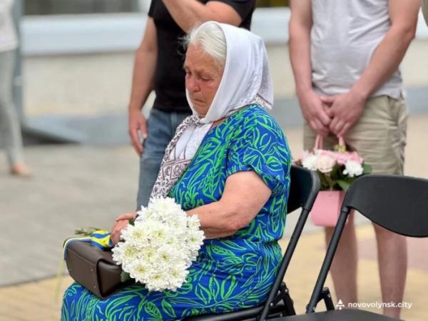 У Нововолинську відкрили меморіальні дошки загиблим Захисникам, які працювали в Центрі дитячої творчості3