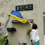 У Нововолинську відкрили меморіальні дошки загиблим Захисникам, які працювали в Центрі дитячої творчості