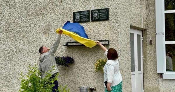 У Нововолинську відкрили меморіальні дошки загиблим Захисникам, які працювали в Центрі дитячої творчості