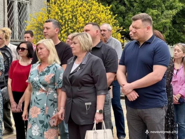 У Нововолинську відкрили меморіальні дошки загиблим Захисникам, які працювали в Центрі дитячої творчості4