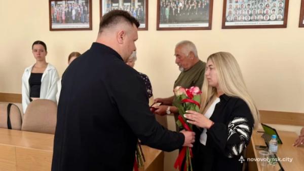 У Нововолинську вручили посмертну нагороду родині загиблого героя Ігоря Бричка3