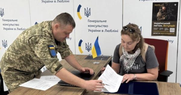 У Польщі нова група добровольців підписала контракти із ЗСУ
