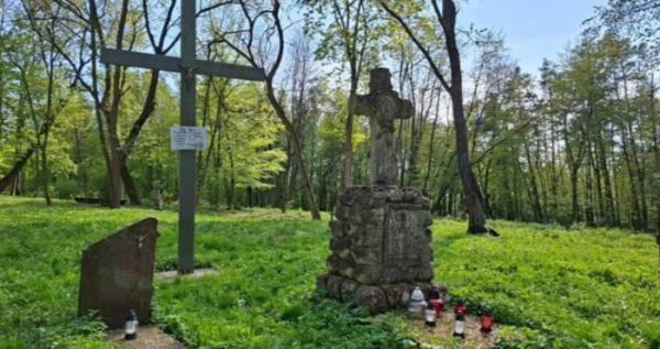 Ексгумації жертв в Пужниках на Тернопільщині (фото: Getty Images)