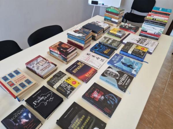 У Рівному передали книги військовим на передову9
