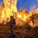 У Рудні рятувальники п'ять годин гасили масштабну пожежу