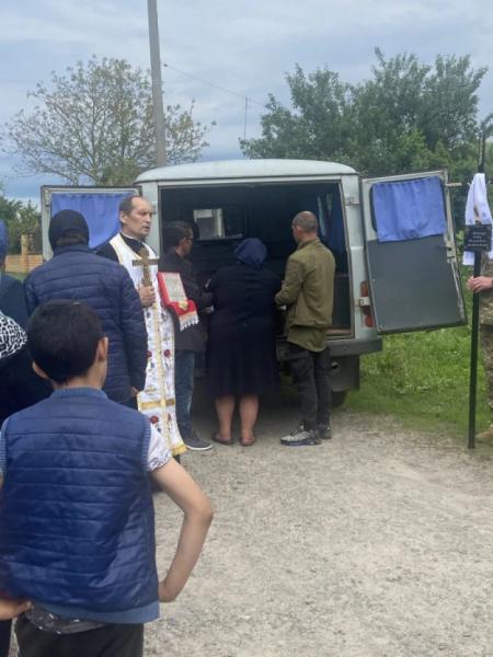 У селі Битень попрощалися із захисником Олегом Юзипчуком2