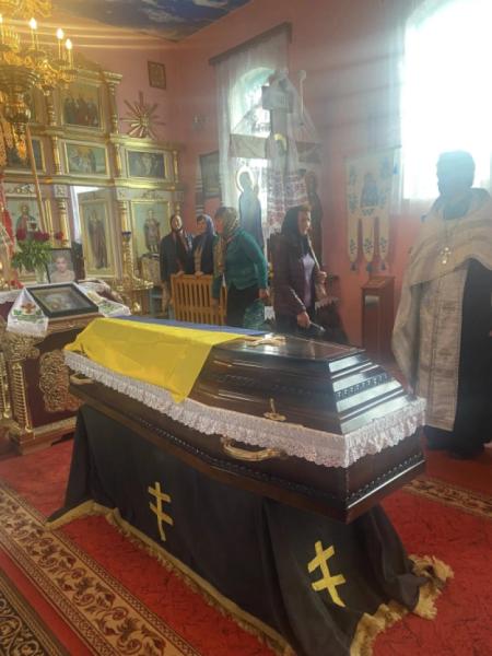 У селі Битень попрощалися із захисником Олегом Юзипчуком4
