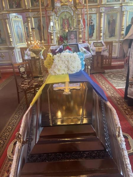 У селі Битень попрощалися із захисником Олегом Юзипчуком6