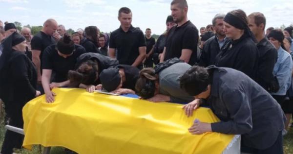 У селі Сошичне попрощалися з полеглим на фронті Героєм Іваном Каменчуком