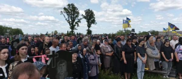У селі Сошичне попрощалися з полеглим на фронті захисником Іваном Каменчуком3