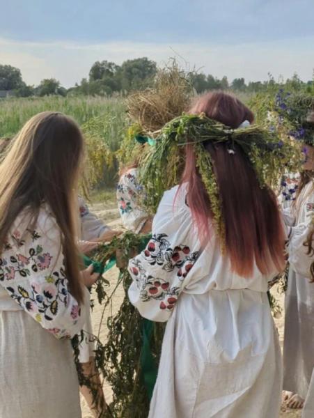 У селі Уховецьк на березі озера відзначили свято Івана Купала8