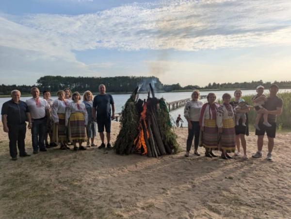 У селі Уховецьк на березі озера відзначили свято Івана Купала15