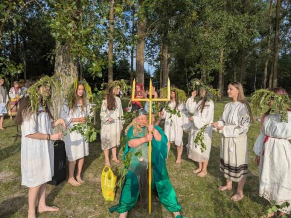 У селі Уховецьк на березі озера відзначили свято Івана Купала5