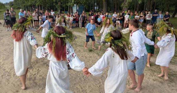 У селі Уховецьк на березі озера відзначили свято Івана Купала