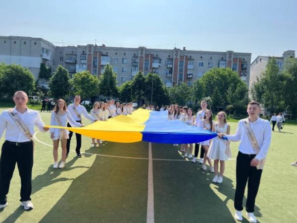 У школах Ковеля пролунав останній дзвоник 202534