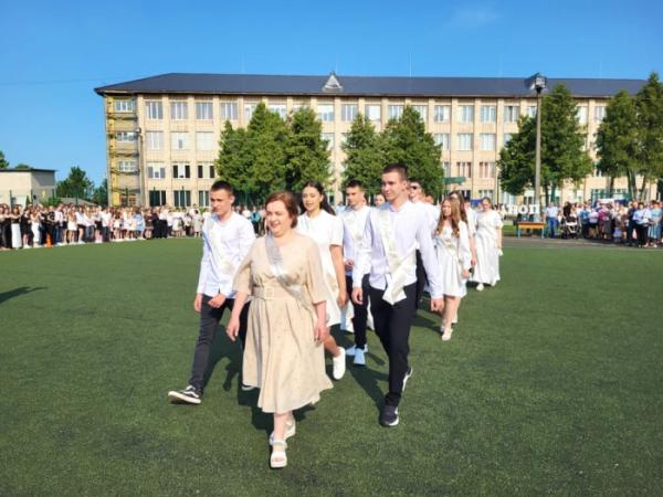 У школах Ковеля пролунав останній дзвоник 20251