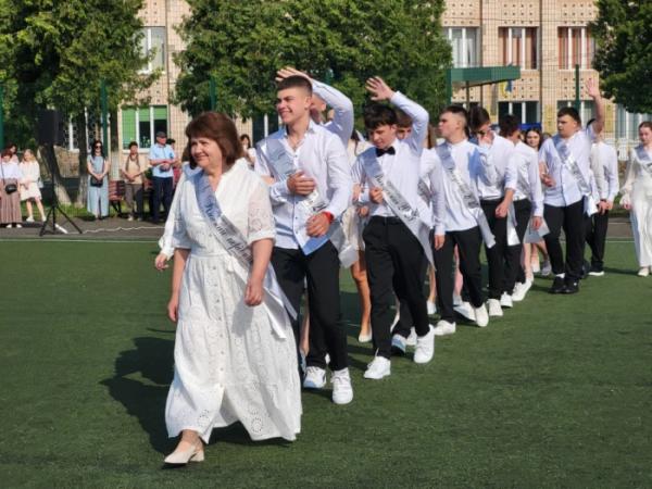 У школах Ковеля пролунав останній дзвоник 20258