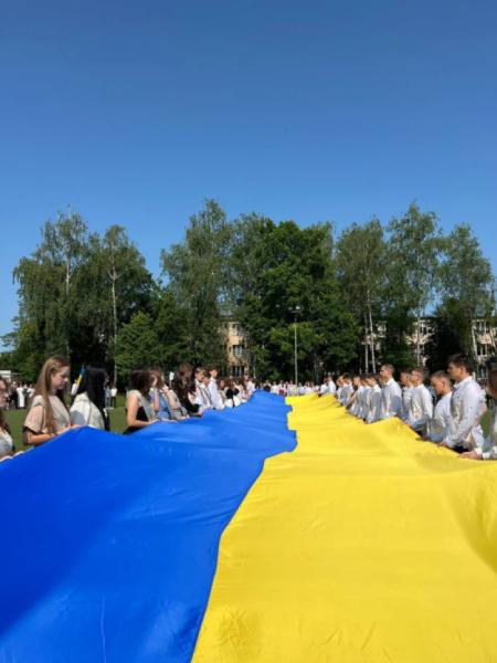 У школах Ковеля пролунав останній дзвоник 202528