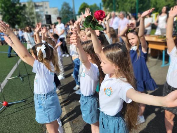 У школах Ковеля пролунав останній дзвоник 202524