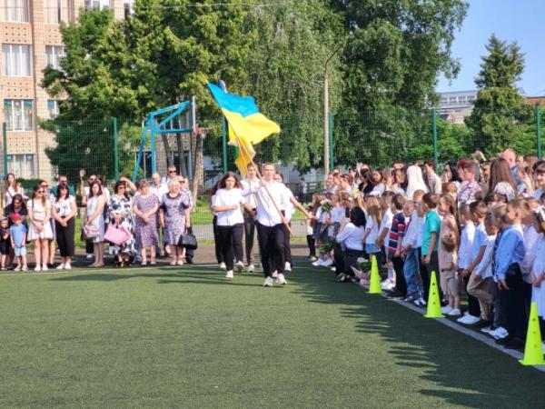 У школах Ковеля пролунав останній дзвоник 202512