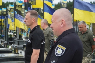 У Володимирі рідним загиблого полковника Олександра Никитюка вручили посмертну нагороду3